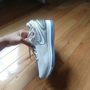 Nike Zoom All Out Low 2 Running Sneaker